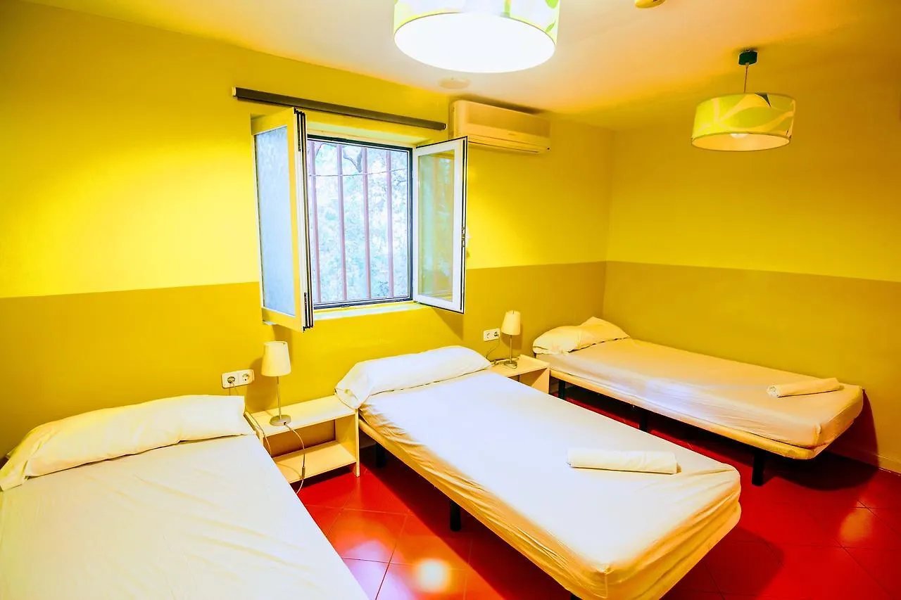 Garden House Hostel Barcelona By Feetup Hostels Espanha