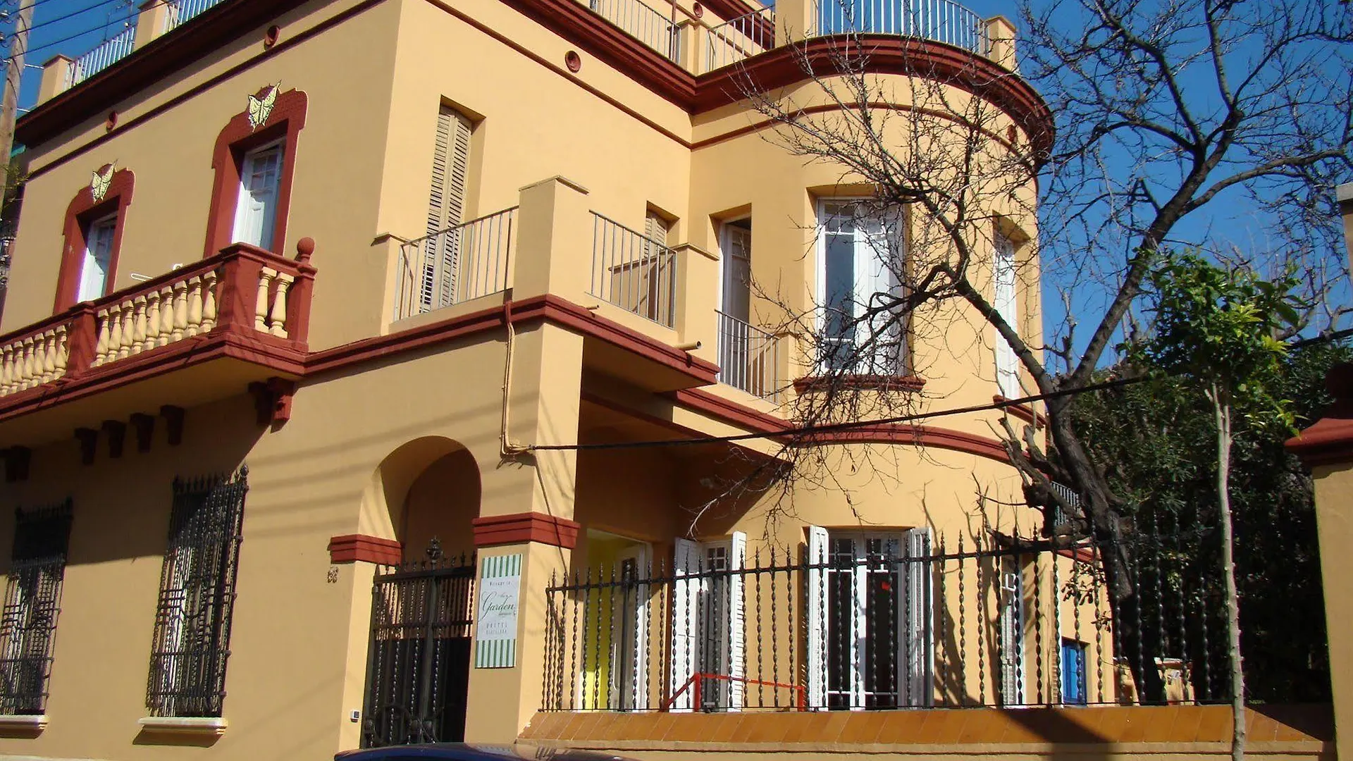 Garden House Hostel Barcelona By Feetup Hostels Espanha