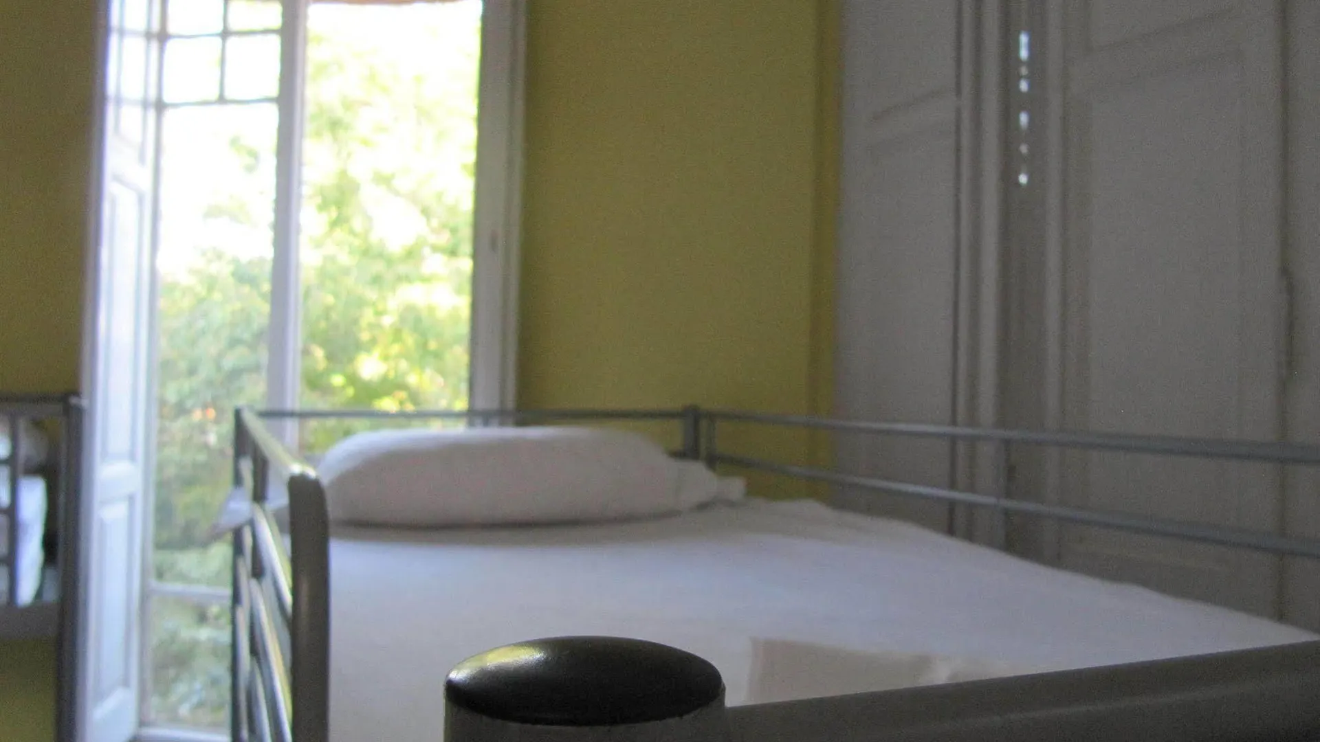 Garden House Hostel Barcelona By Feetup Hostels Espanha