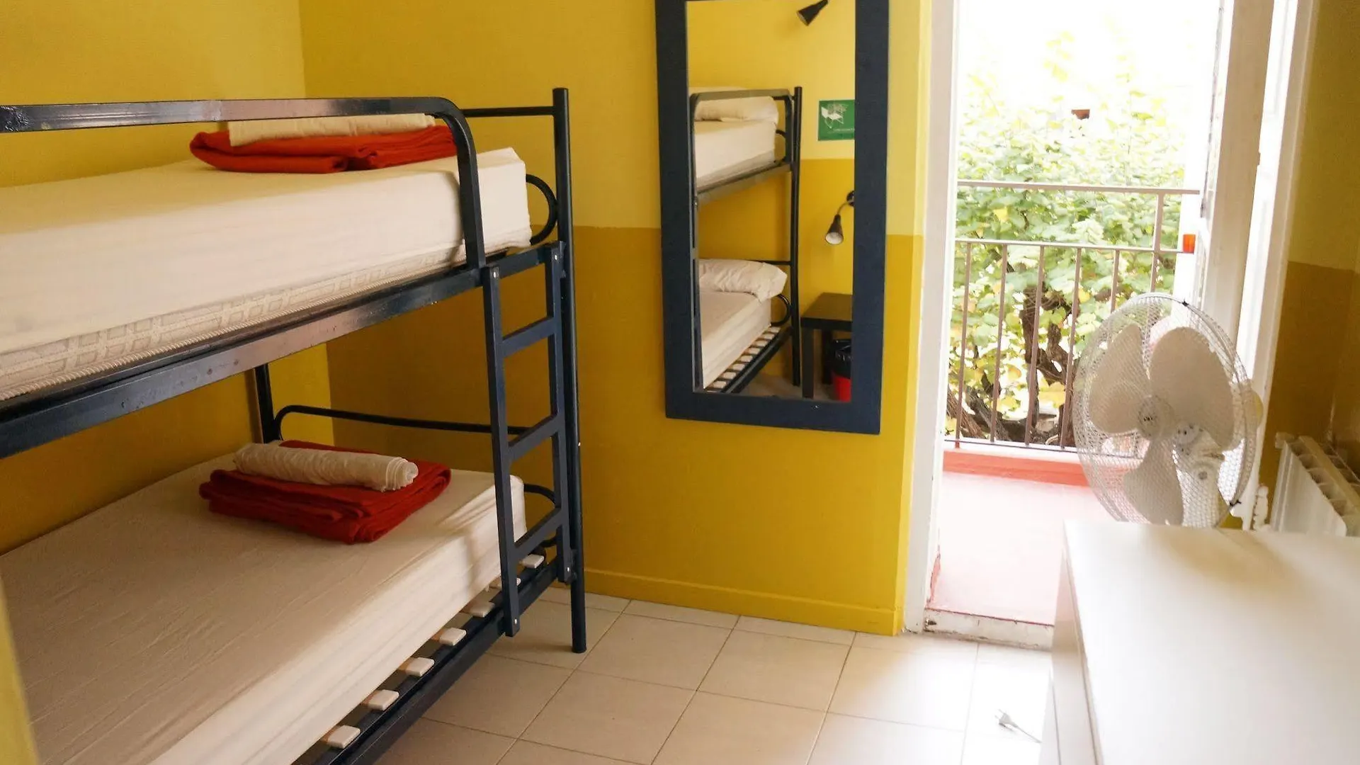 Garden House Hostel Barcelona By Feetup Hostels